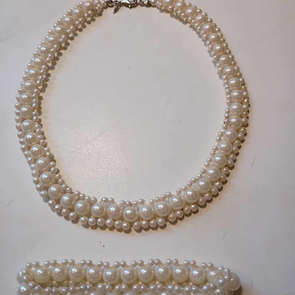 Vintage Avon Faux Pearl Necklace and Bracelet Set - Picture 2 of 10